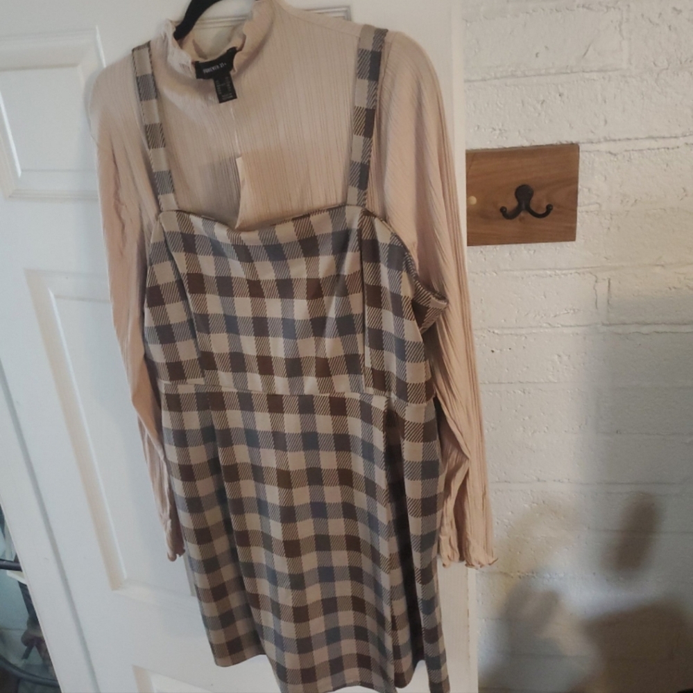 Forever21 plus size rompers with top is 1x bottom is 1x . NWT